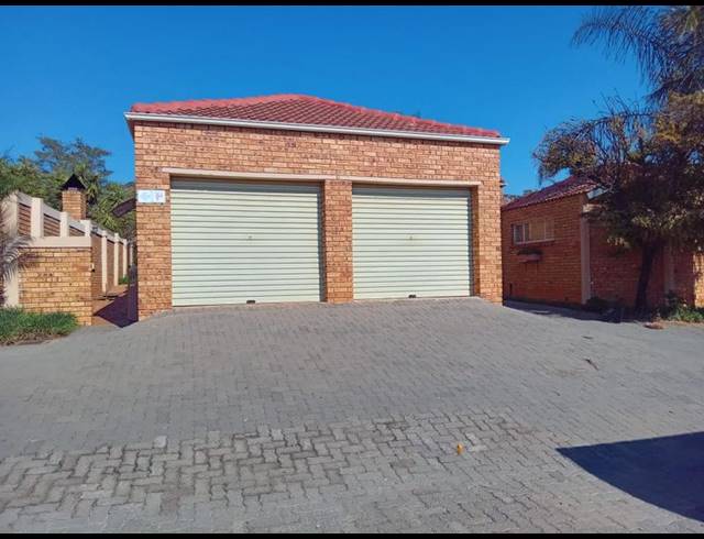 4 BEDROOM TOWNHOUSE FOR SALE IN AMOROSA